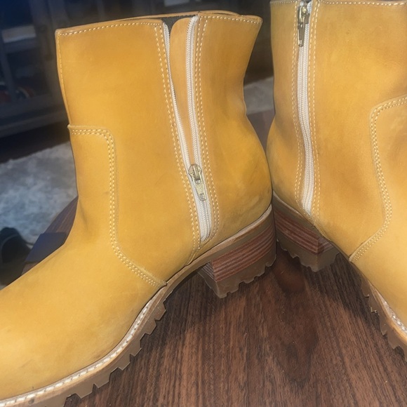 Durango Gold Suede Leather Chunky Heel Lug Sole Side Zip Boots - Picture 7 of 7